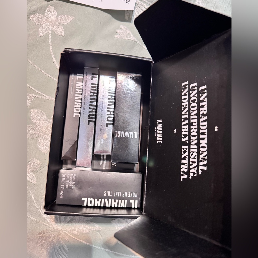 IL MAKIAGE makeup set- New